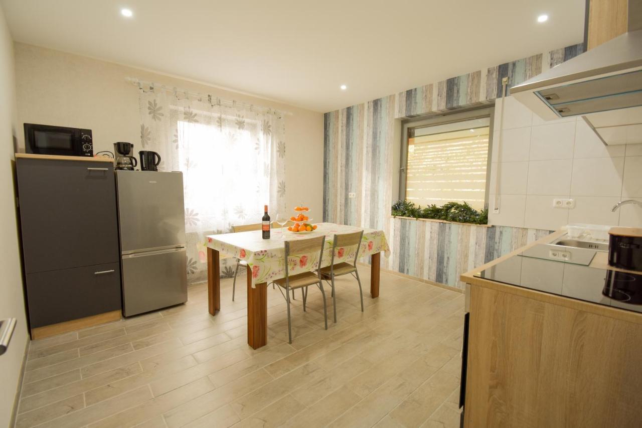 Mainzimmer - Business Apartments Hasloch  Ngoại thất bức ảnh