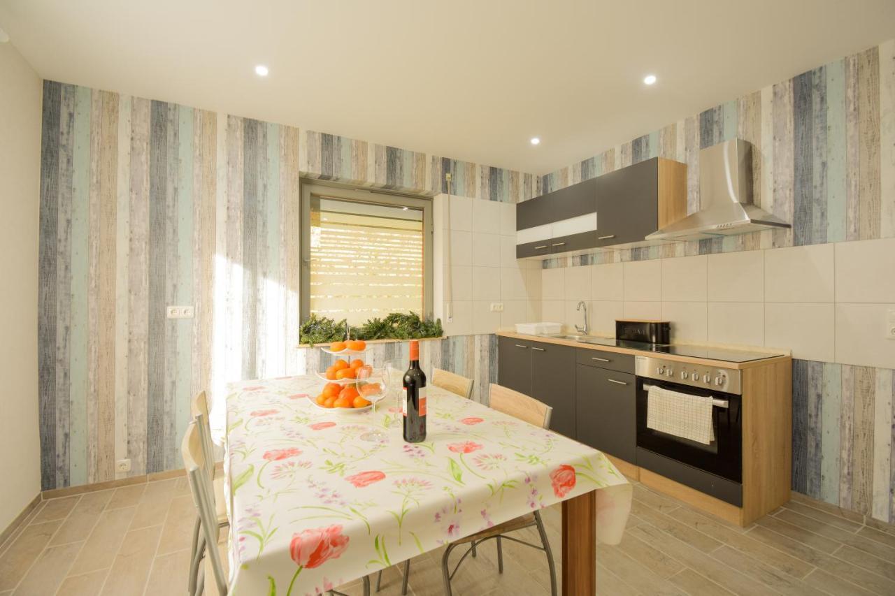 Mainzimmer - Business Apartments Hasloch  Ngoại thất bức ảnh